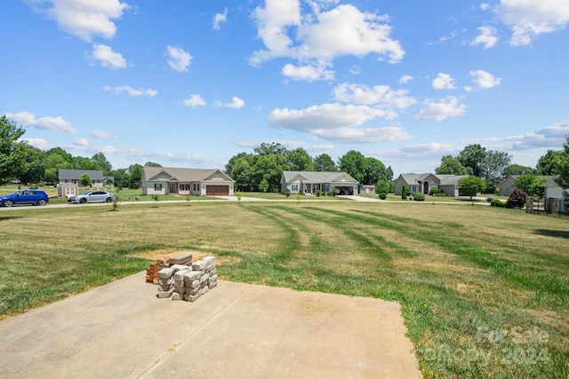 view of yard with a patio