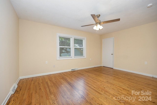 unfurnished room featuring light hardwood / wood-style flooring and ceiling fan