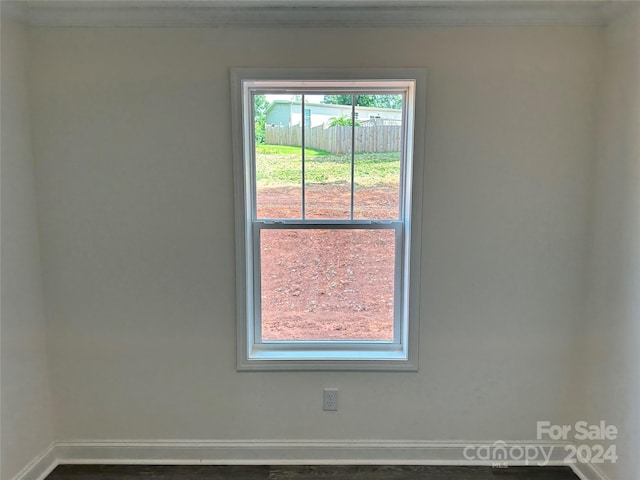 room details with baseboards and ornamental molding