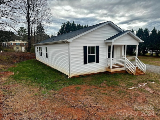 view of front of home featuring a porch