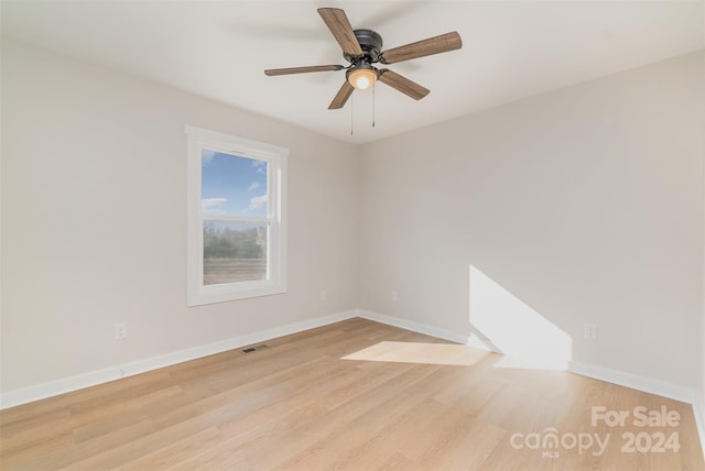 unfurnished room featuring light hardwood / wood-style floors and ceiling fan