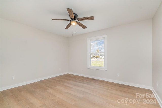 empty room with light hardwood / wood-style flooring and ceiling fan