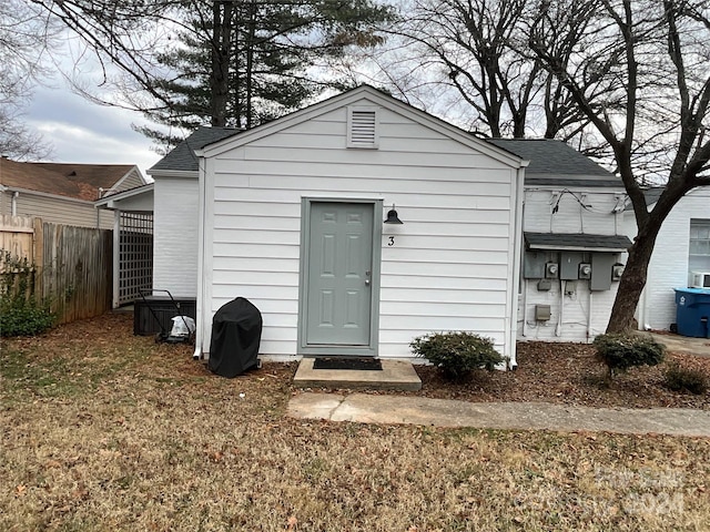 view of outdoor structure featuring a yard