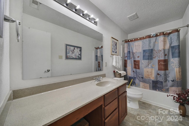 full bathroom with a textured ceiling, vanity, shower / bath combo, and toilet