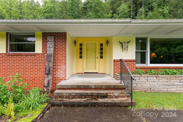 property entrance featuring covered porch