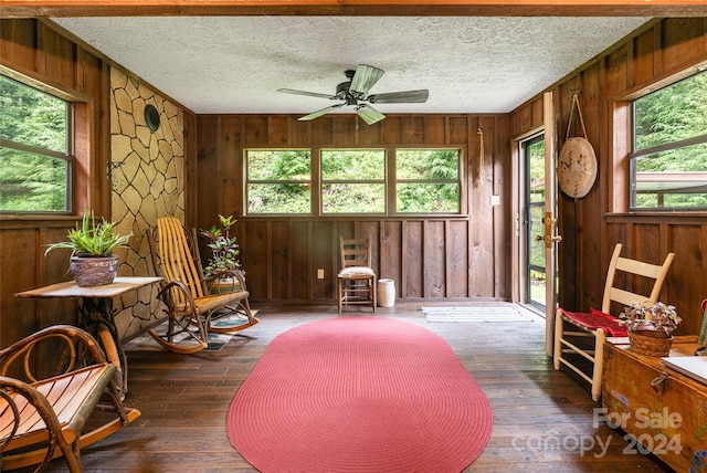 sunroom with ceiling fan