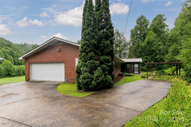 view of front of property featuring a garage