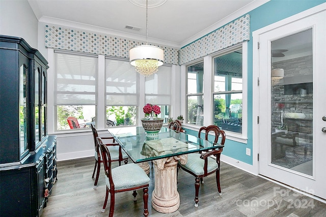 dining space featuring ornamental molding, dark wood-type flooring, and a chandelier