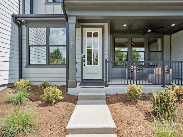 property entrance with ceiling fan and covered porch