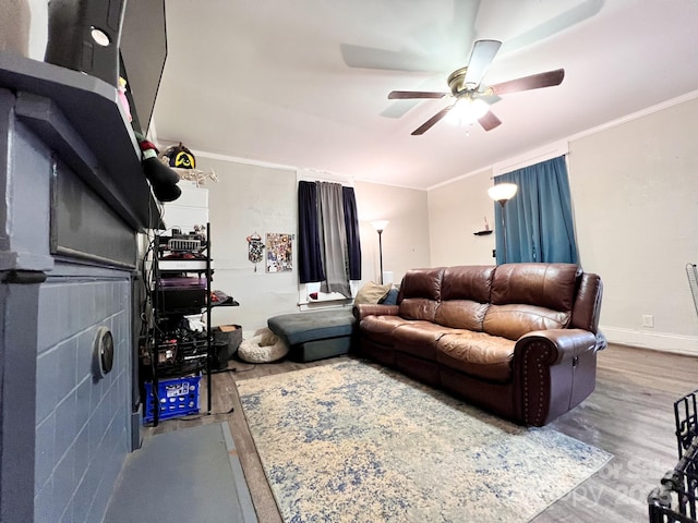 living room featuring ceiling fan, hardwood / wood-style floors, and ornamental molding