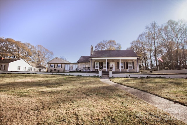 view of front of home featuring a front yard and a porch