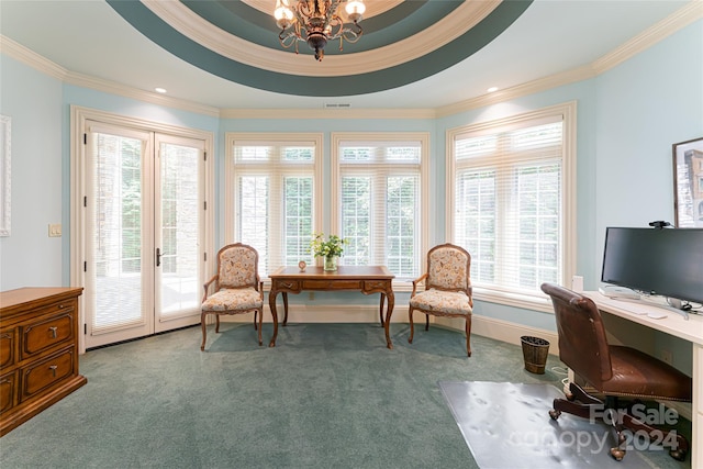 living area featuring carpet flooring, a raised ceiling, a notable chandelier, and crown molding