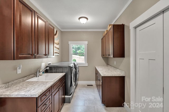 laundry area featuring sink, independent washer and dryer, crown molding, and cabinets