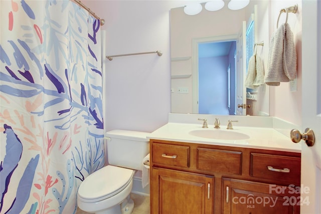 bathroom with a shower with curtain, vanity, and toilet