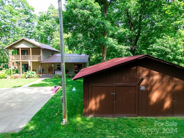 view of outdoor structure with a lawn