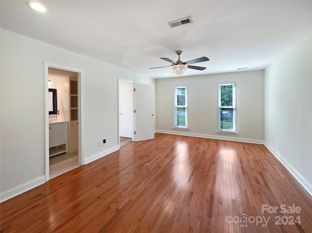 spare room featuring light wood-type flooring and ceiling fan