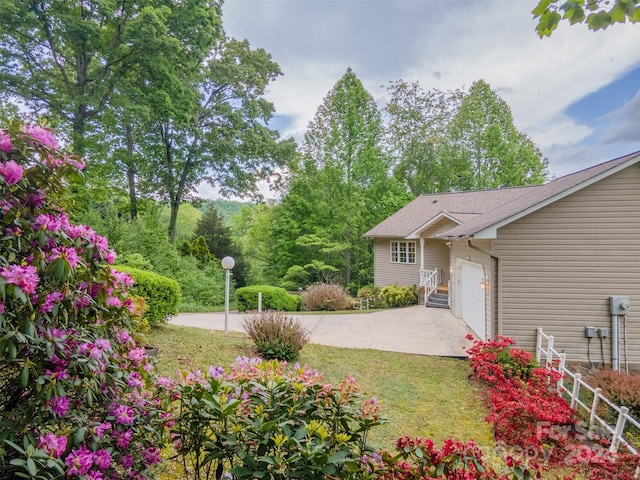 view of yard featuring a garage