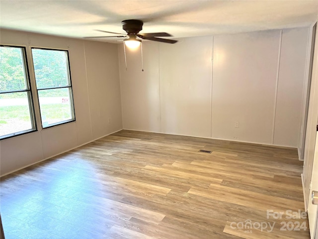 unfurnished room featuring ceiling fan and light hardwood / wood-style flooring