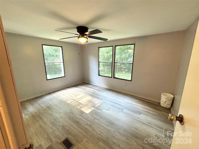 empty room featuring light hardwood / wood-style flooring and ceiling fan