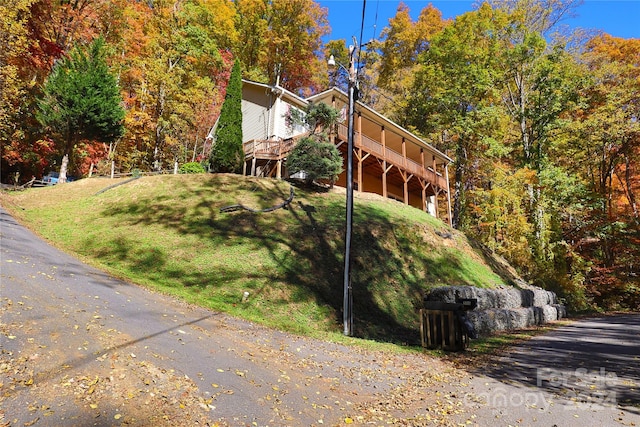 view of front of house with a front yard