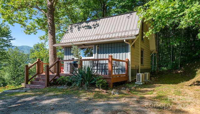 view of front of property with a mountain view