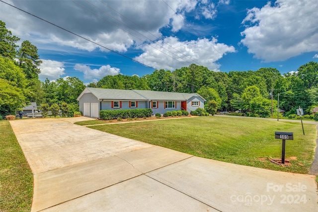 single story home featuring a front yard