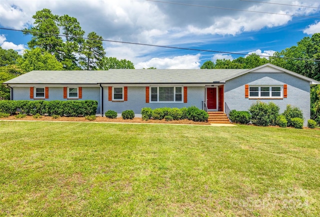 single story home with a front lawn