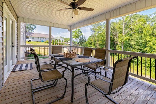 sunroom / solarium with ceiling fan