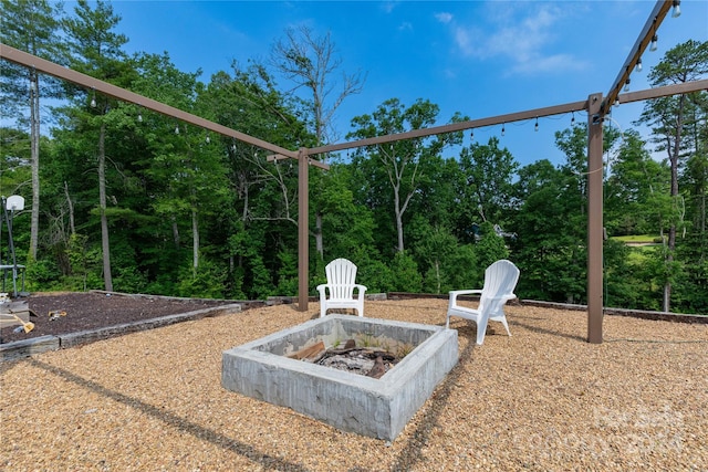 view of yard featuring a fire pit