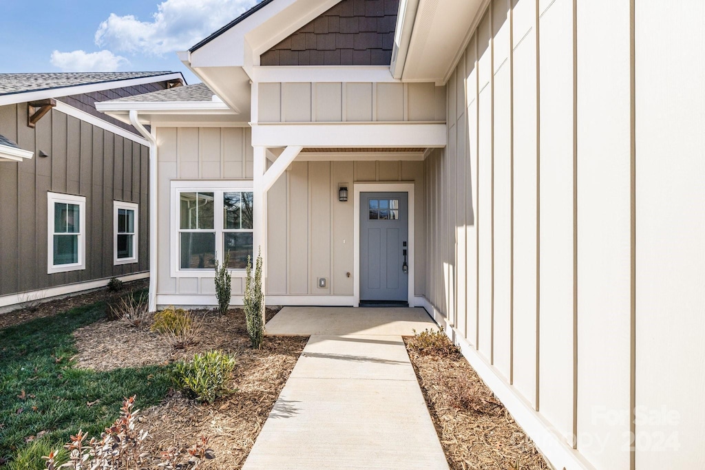 view of property entrance