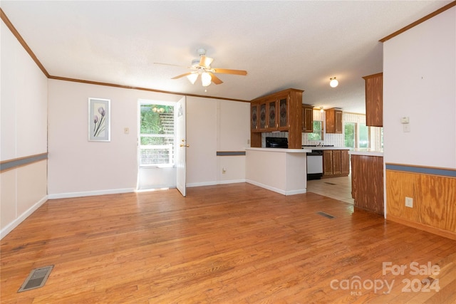 kitchen featuring stainless steel dishwasher, ornamental molding, kitchen peninsula, and light hardwood / wood-style floors