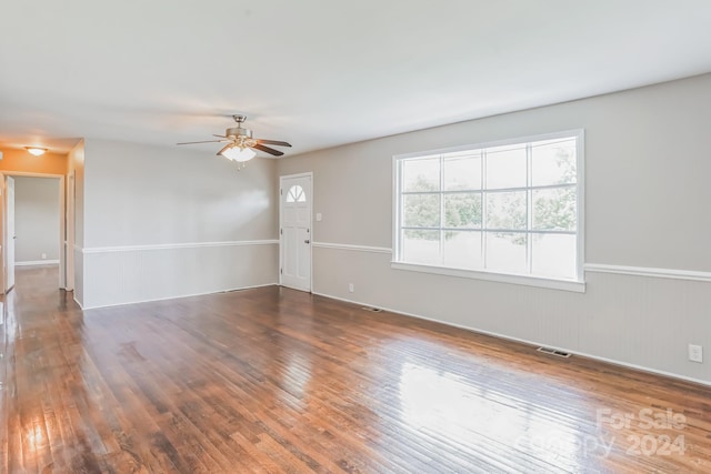 spare room with dark wood-type flooring and ceiling fan