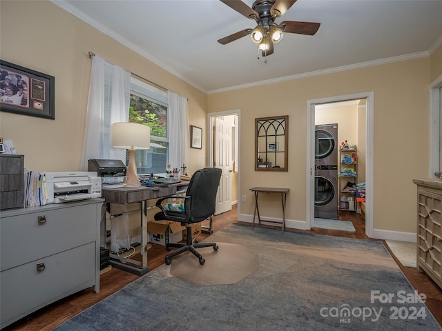 home office featuring dark wood-type flooring, ceiling fan, ornamental molding, and stacked washer and clothes dryer