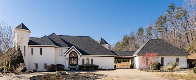 view of front facade featuring a carport