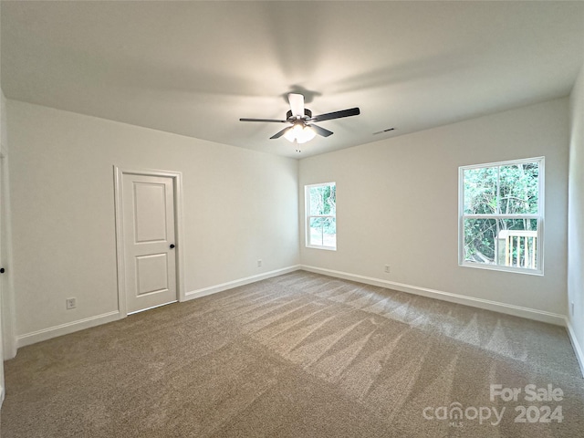 unfurnished room featuring carpet and ceiling fan