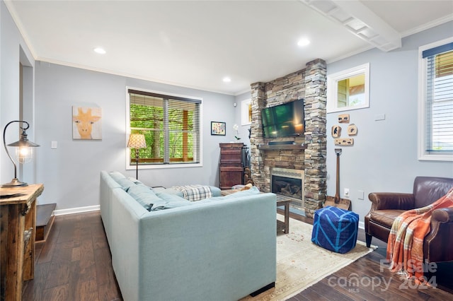 living room with baseboards, dark wood finished floors, ornamental molding, a fireplace, and recessed lighting