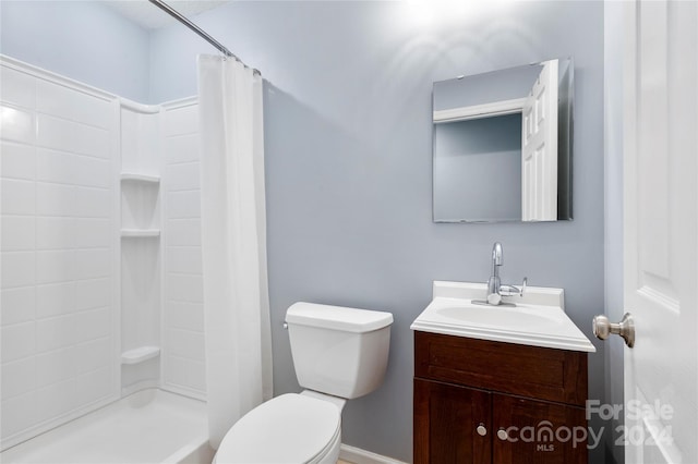 full bathroom featuring curtained shower, vanity, and toilet