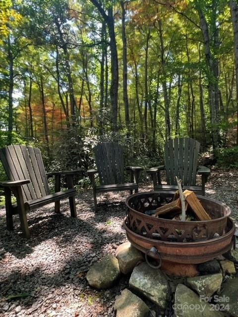 view of yard featuring a fire pit