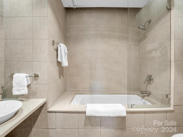 bathroom featuring sink and tiled shower / bath combo