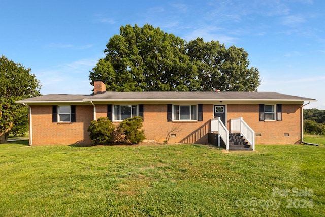 ranch-style house featuring a front lawn