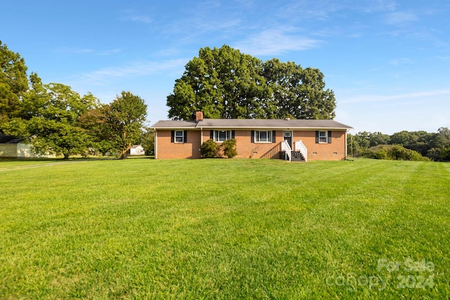 view of front of home with a front lawn