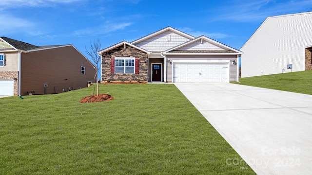 view of front facade featuring a front lawn and a garage