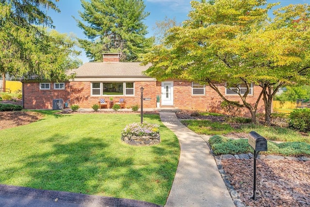 view of front of house featuring a front lawn