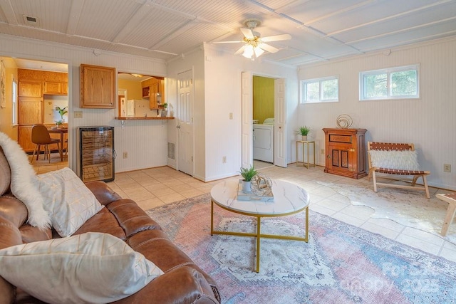 living room featuring ceiling fan and washing machine and clothes dryer