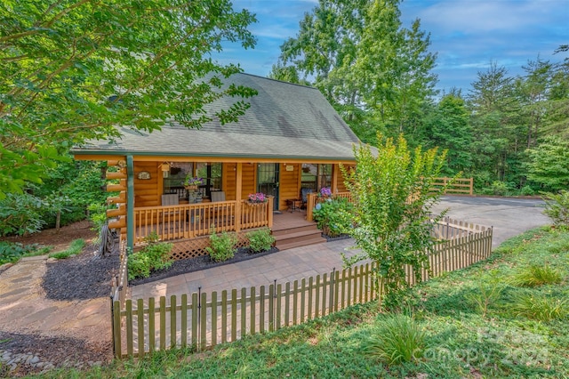 view of front of house with covered porch