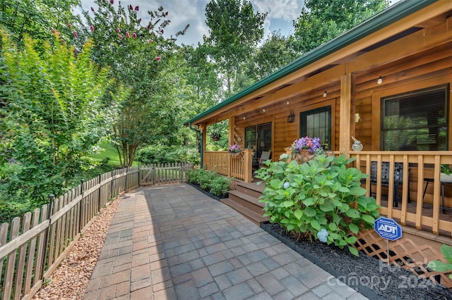 view of patio / terrace featuring covered porch