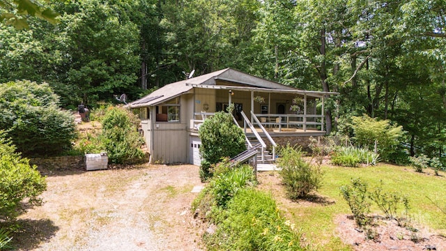 view of front facade with covered porch and a garage