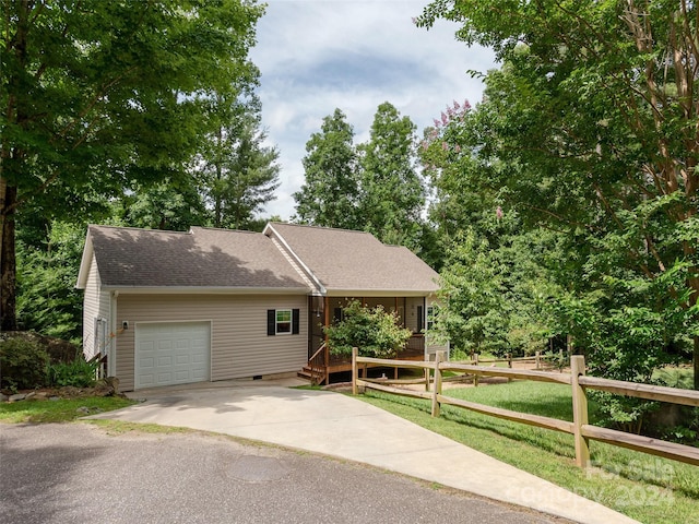 view of front of house featuring a garage and a front yard