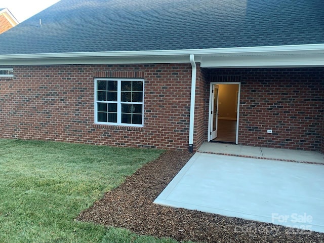 property entrance with a lawn