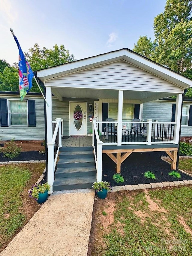 view of front facade with covered porch